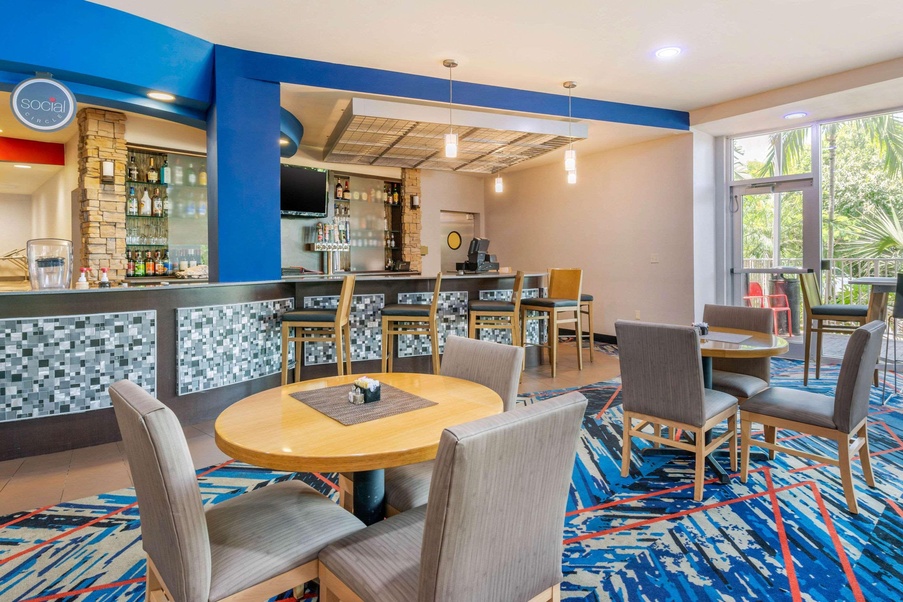 Cambria Hotel Ft Lauderdale, Airport South & Cruise Port Дейния Бийч Екстериор снимка