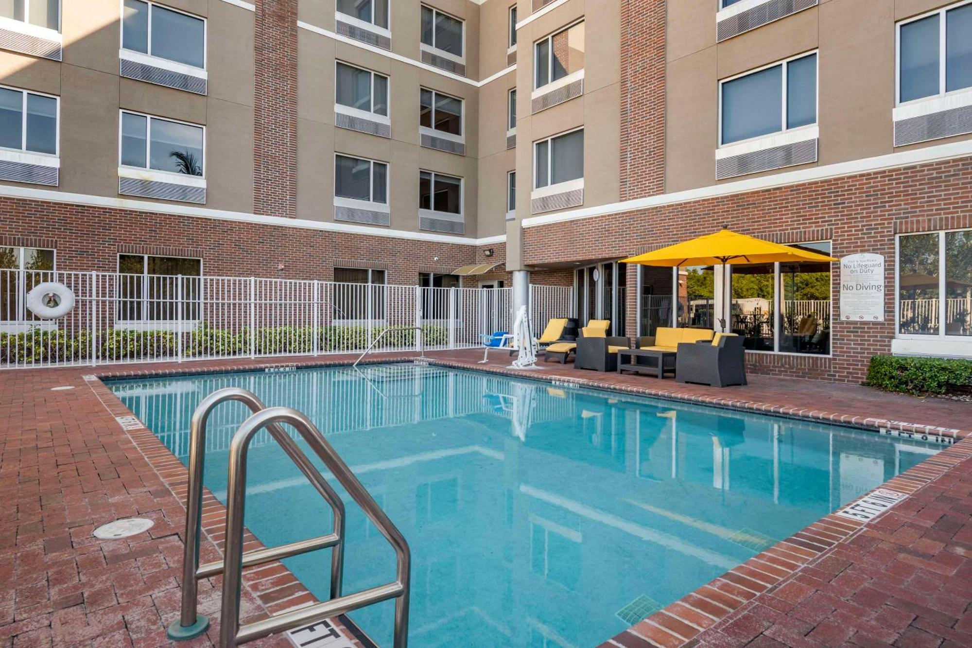 Cambria Hotel Ft Lauderdale, Airport South & Cruise Port Дейния Бийч Екстериор снимка