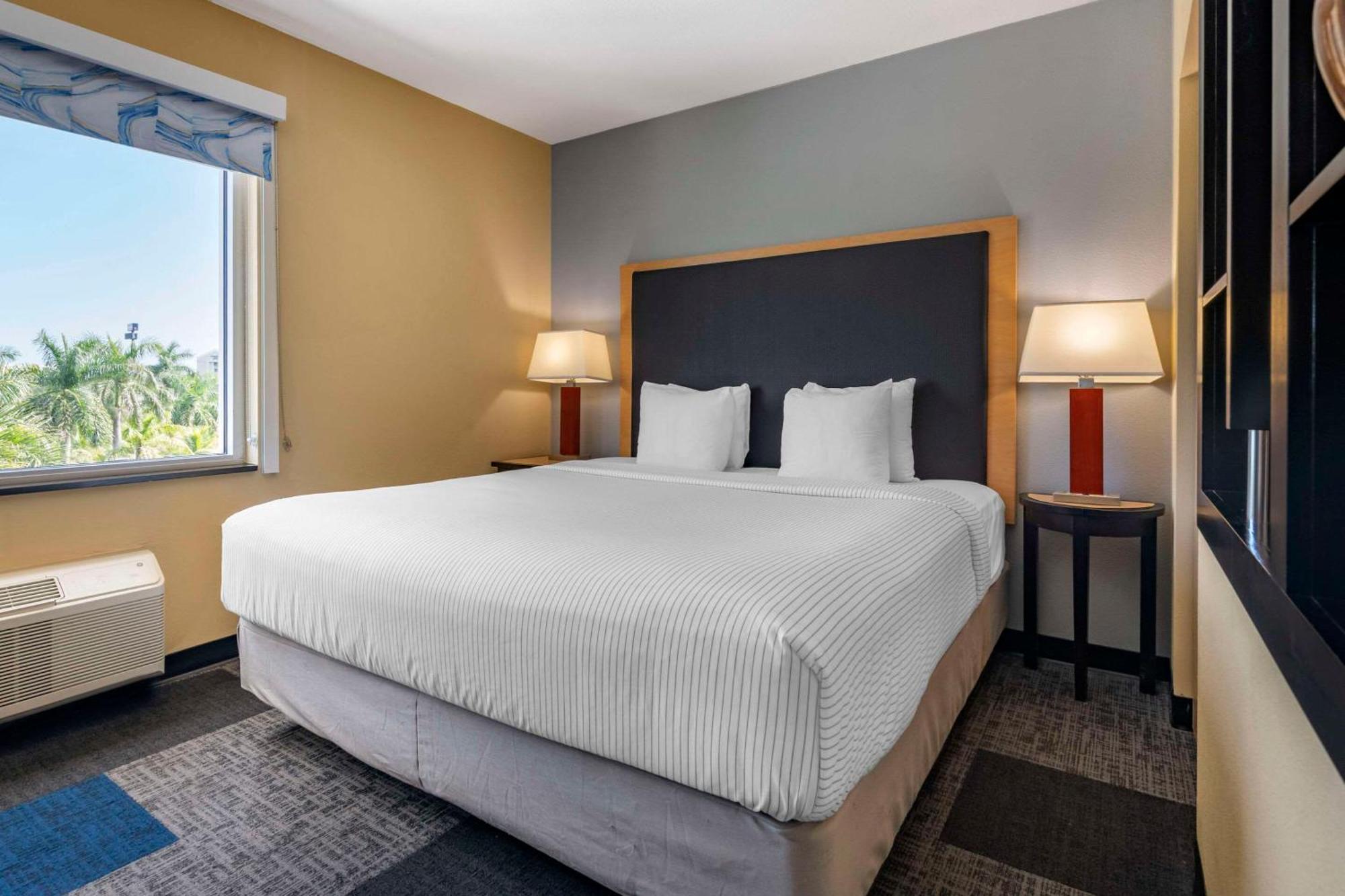 Cambria Hotel Ft Lauderdale, Airport South & Cruise Port Дейния Бийч Екстериор снимка