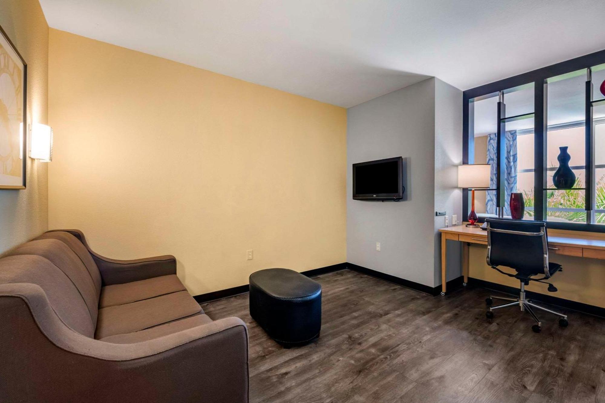 Cambria Hotel Ft Lauderdale, Airport South & Cruise Port Дейния Бийч Екстериор снимка
