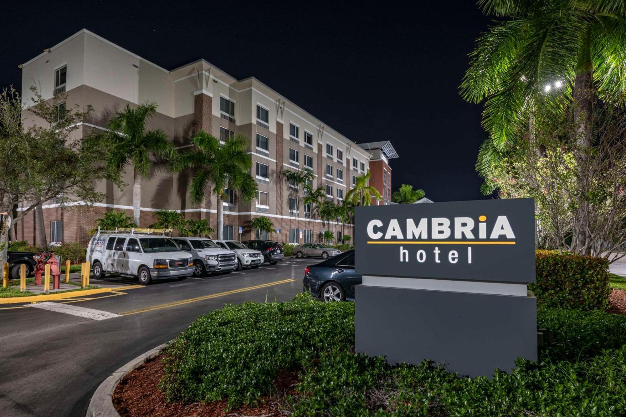 Cambria Hotel Ft Lauderdale, Airport South & Cruise Port Дейния Бийч Екстериор снимка